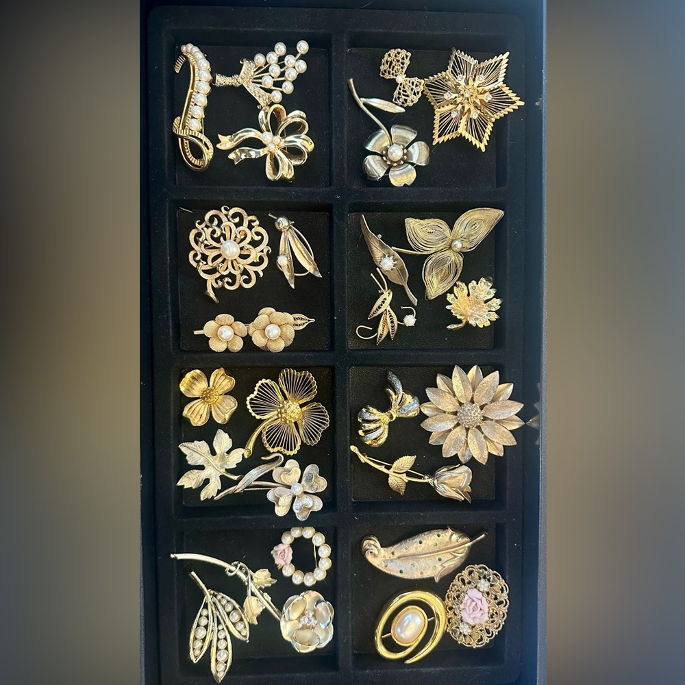 Elegant Gold tone Floral Brooch Set of 26